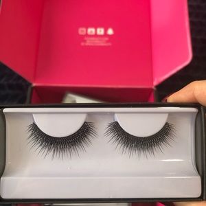 Huda Beauty Claudia #6 Classic Lash
